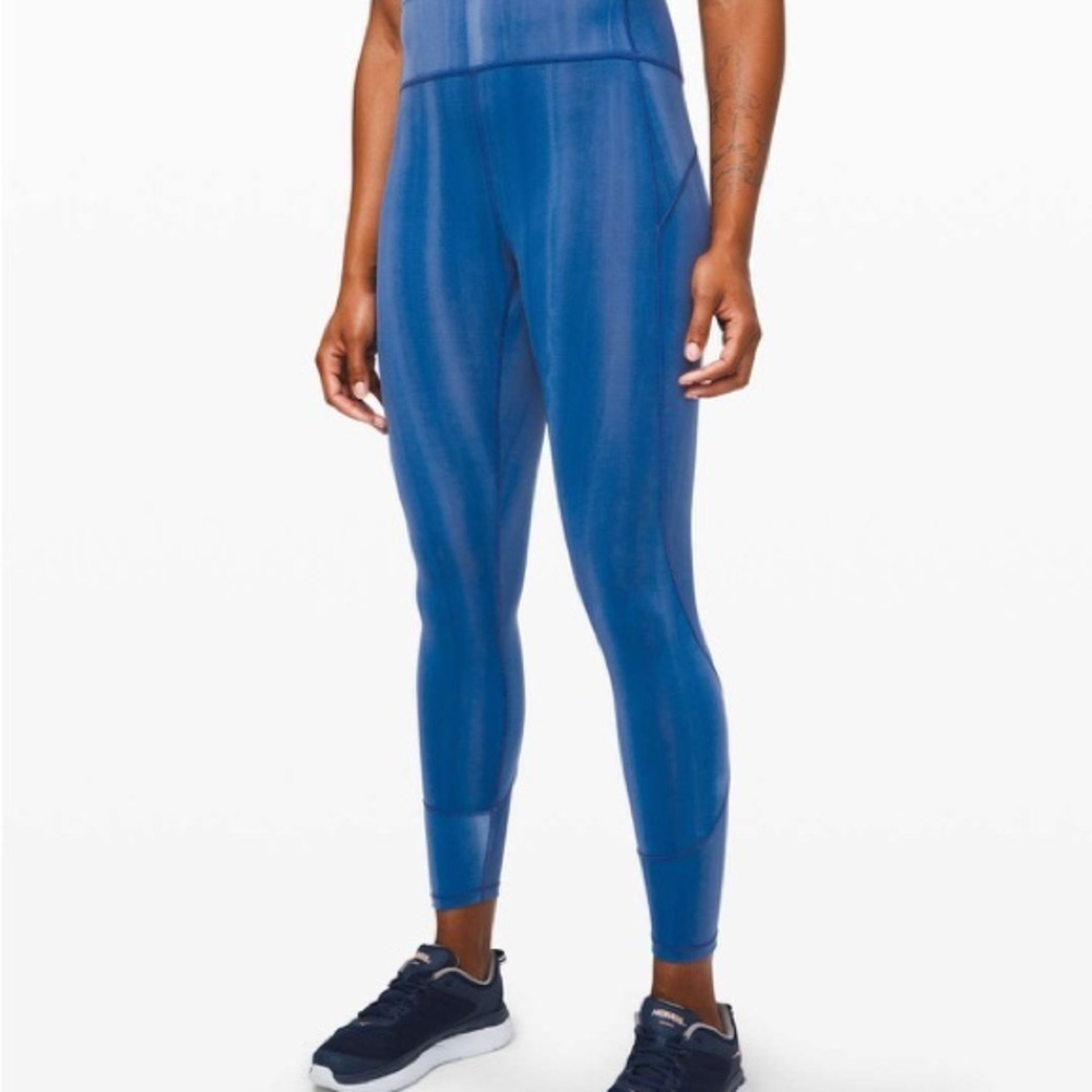 LULULEMON In Movement Tight 25” spray dye everlux size 4